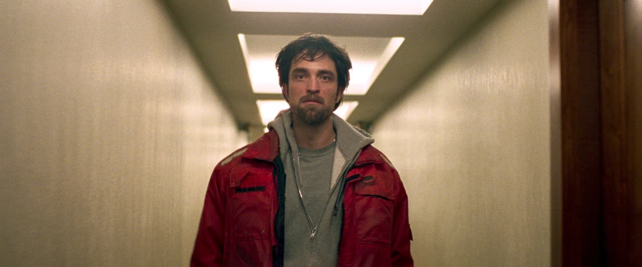 Con una barba más corta, 'Good Time'(2017) lo vio personificar a un ladrón de bancos que quiere ayudar a su hermano a escapar de prisión, luego de que terminara ahí por un robo que salió mal.