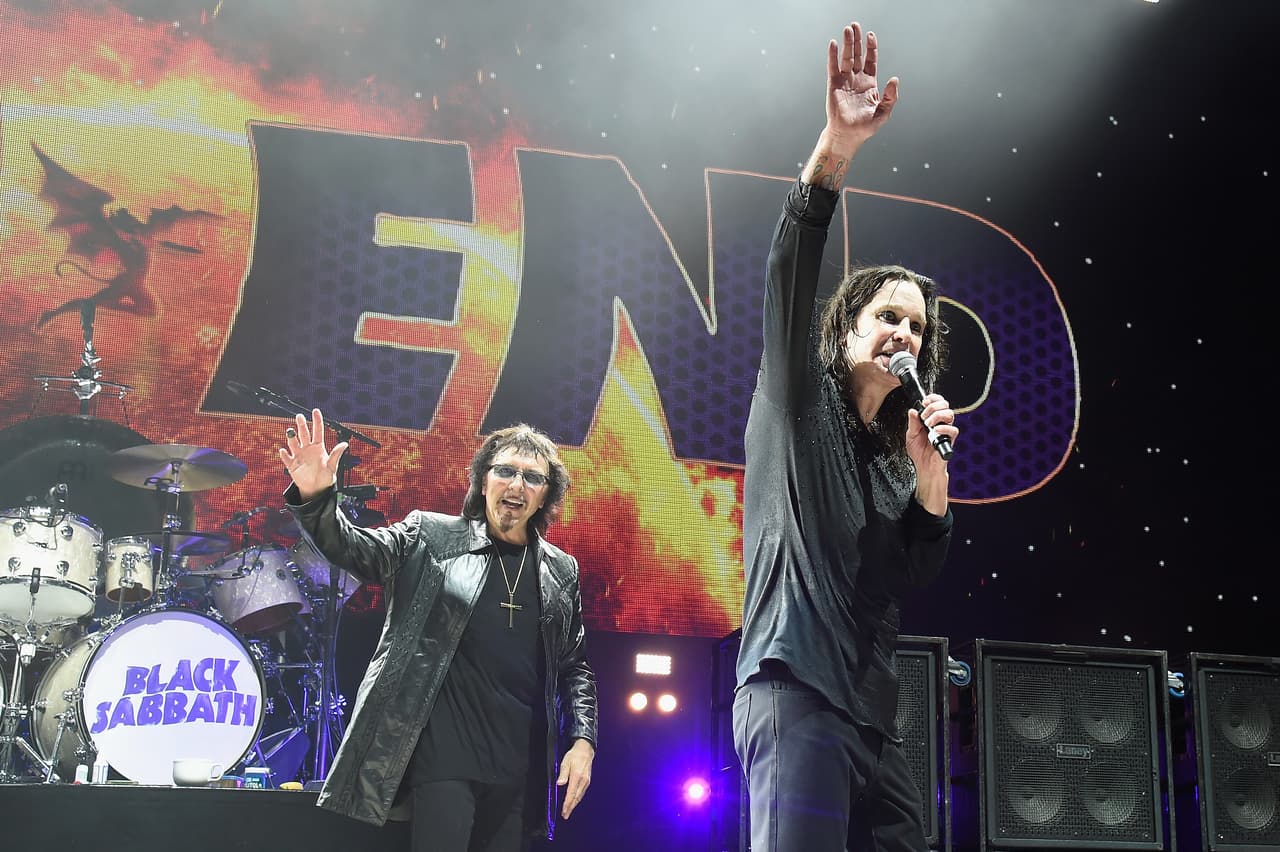 WANTAGH, NY - AUGUST 17: Tony Iommi (L) and Ozzy Osbourne of Black Sabbath perform onstage on "The End Tour" at Nikon at Jones Beach Theater on August 17, 2016 in Wantagh, New York. (Photo by Kevin Mazur/WireImage)