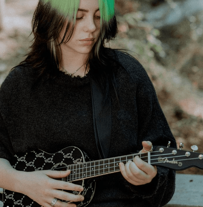 Además, este mismo año, logró conjuntar su amor por el ukelele y su talento musical al lanzar su propio intrumento junto a la marca Fender.