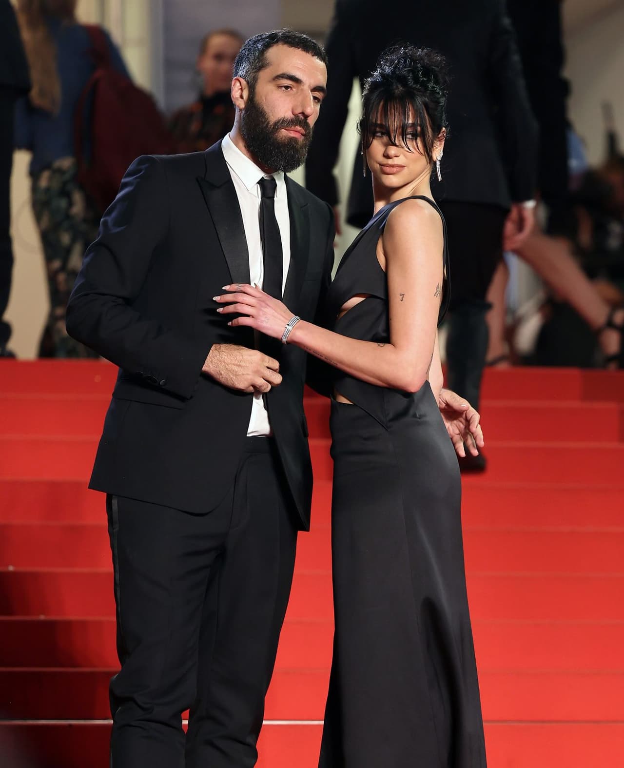 Dua Lipa se presentó en la alfombra roja del Festival de Cine de Cannes 2023,