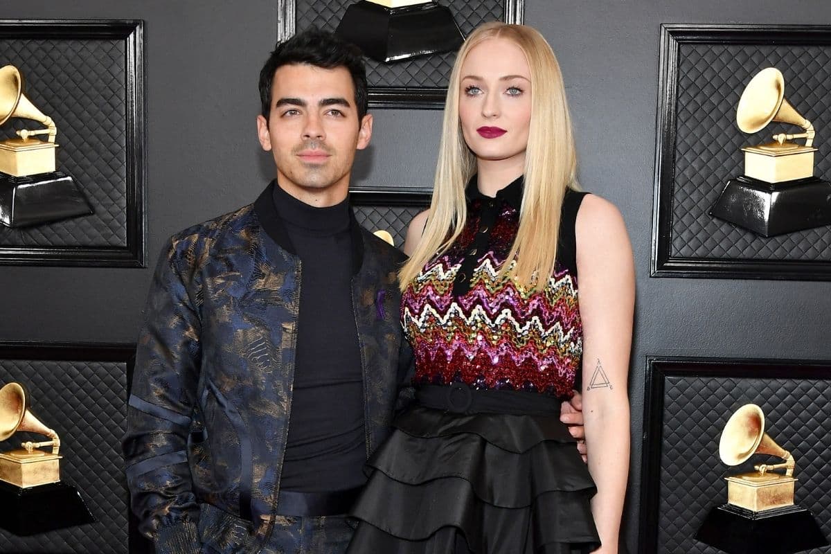 Nick Jonas y Sophie Turner en los Grammy, 2022