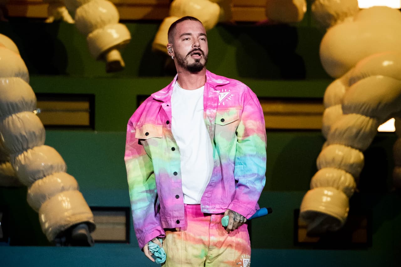 LOS ANGELES, CALIFORNIA - OCTOBER 26: J Balvin performs onstage at Staples Center on October 26, 2019 in Los Angeles, California. (Photo by Emma McIntyre/Getty Images)