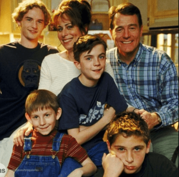 Sin embargo, el éxito de su personaje no hubiera sido posible sin el complemento de su familia en la televisión, Frankie Muniz como Malcolm, Christopher Masterson como Francis, Justin Berfield de Reese, Erik Per Sullivan como Dewey y eventualmente, la llegada de Jamie, el bebé.