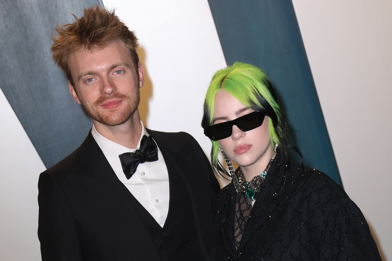 BEVERLY HILLS, CALIFORNIA - FEBRUARY 09: Finneas O'Connell and Billie Eilish attend the 2020 Vanity Fair Oscar Party at Wallis Annenberg Center for the Performing Arts on February 09, 2020 in Beverly Hills, California. (Photo by Toni Anne Barson/WireImage)