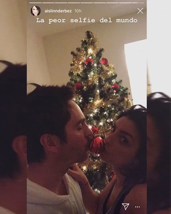 Mauricio Ochmann y Aislinn Derbez comparten una esfera navideña