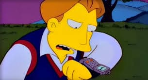 En el capítulo “La Boda de Lisa”, en 1995, el novio inglés de ella utiliza un reloj inteligente para realizar una llamada ¿una predicción de los 
<i>smartwatch</i>?