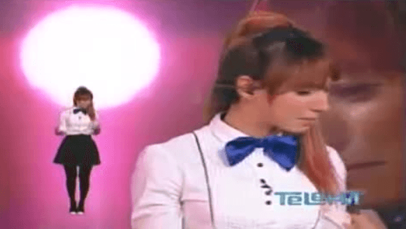 Más adelante, comenzó a darse a conocer como conductora en Telehit tras haber ganado el concurso New Generation, obteniendo en 2009 la oportunidad de realizar su propio programa llamado El Mundo Al Revés con Natalia, el cual se transmitía los martes, miércoles y jueves por la noche.