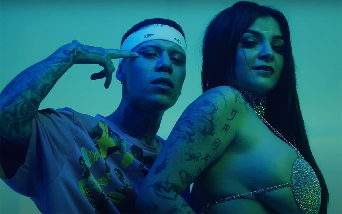 Santa Fe Klan y Karely Ruiz estrenaron la versión alternativa del video musical de "Sabes"
