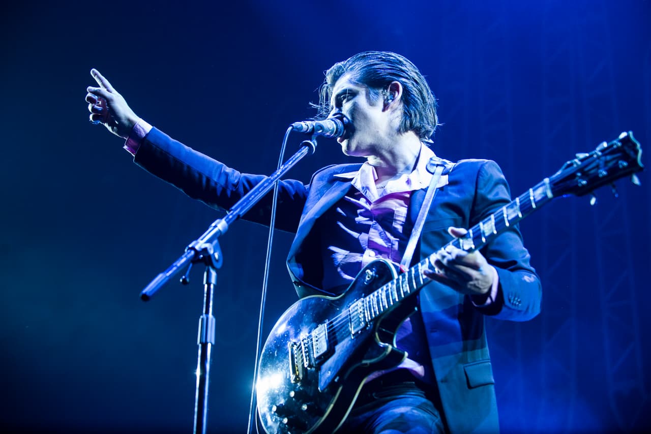 RIO DE JANEIRO, BRAZIL - NOVEMBER 15: Alex Turner of Arctic Monkeys performs at HSBC Arena on November 15, 2014 in Rio de Janeiro, Brazil. (Photo by Raphael Dias/Getty Images)