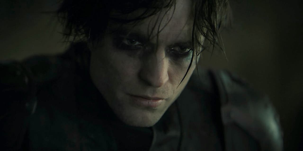 Quizas su papel más grande, desde 'Crepúsculo' es el de Batman. Pattinson sorprendió al mundo cuando se dio a conocer que el sería el nuevo protagonista de esta historia y, aunque muchos se mostraron incrédulos, cuando el primer tráiler de 'The Batman' salió, la perspectiva que se tenía de él cambió bastante.