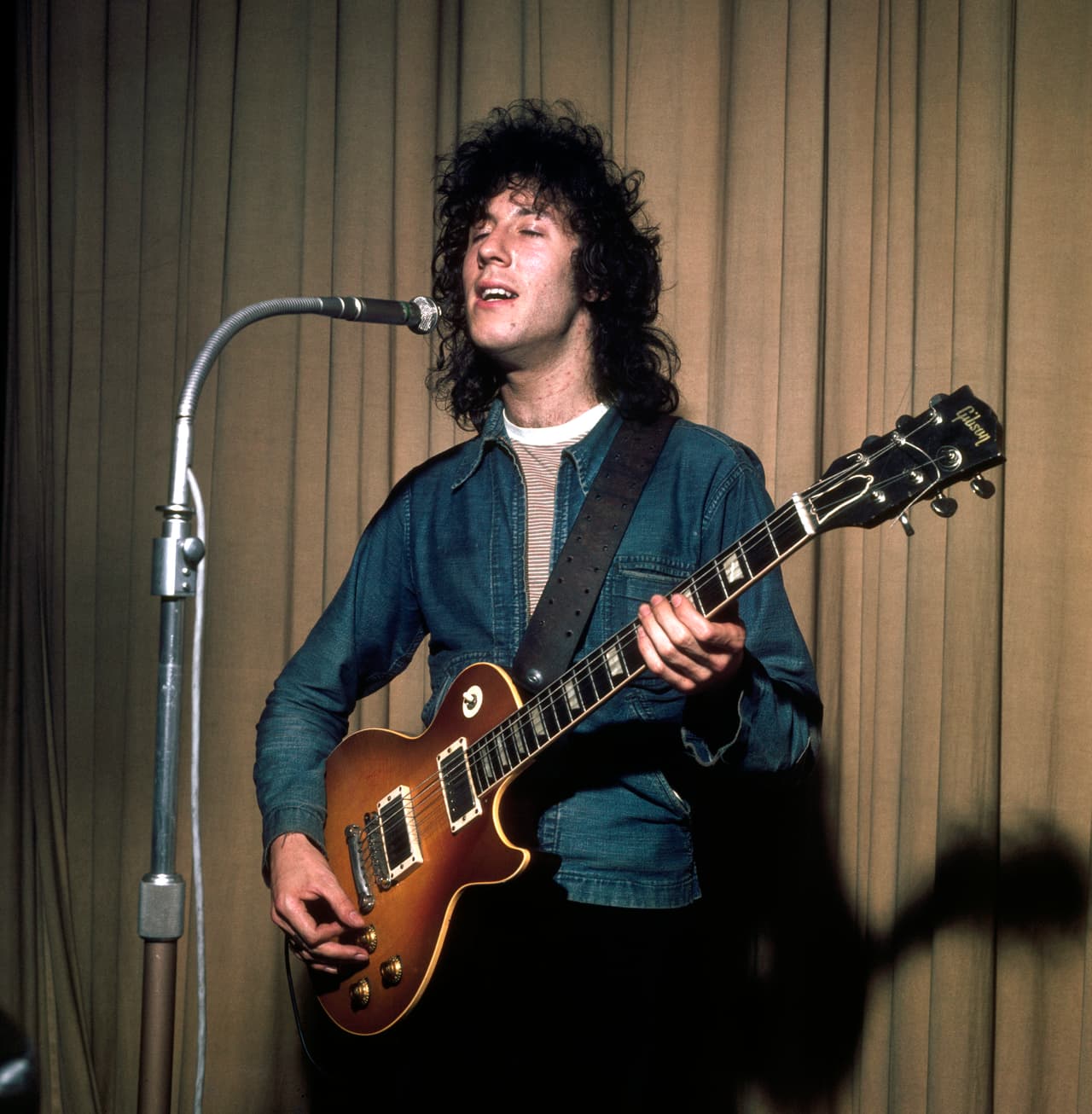 British rock musician Peter Green, of the group Fleetwood Mac, performs, London, England, late 1960s or early 1970s. (Photo by George Wilkes/Hulton Archive/Getty Images)