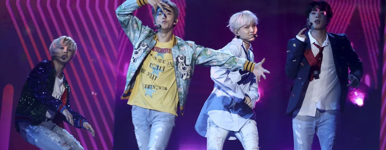 Integrante de BTS rompe en llanto a medio concierto
