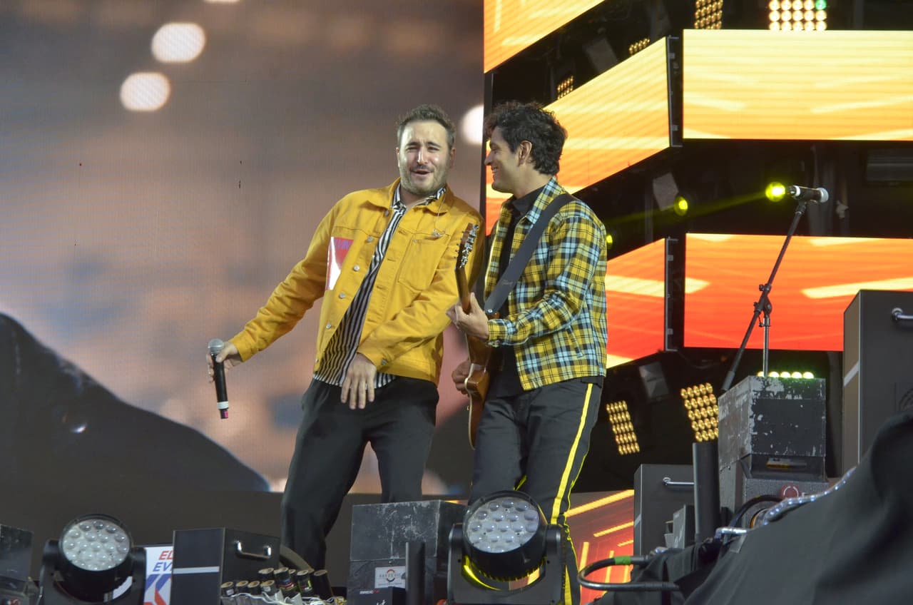 La banda mexicana interpretó temas como 'Duele', 'Me Niego' y 'Amigos Con Derechos'