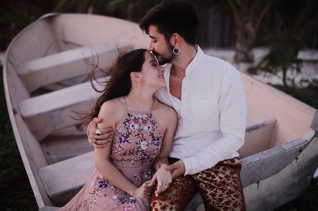 A los cuatro días, Evaluna y Camilo formalizaron su relación de noviazgo. Más adelante, el 11 de diciembre de 2015 decidieron abrir su canal de YouTube titulado Camilo y Evaluna en el que han compartido algunos de sus momentos más románticos.