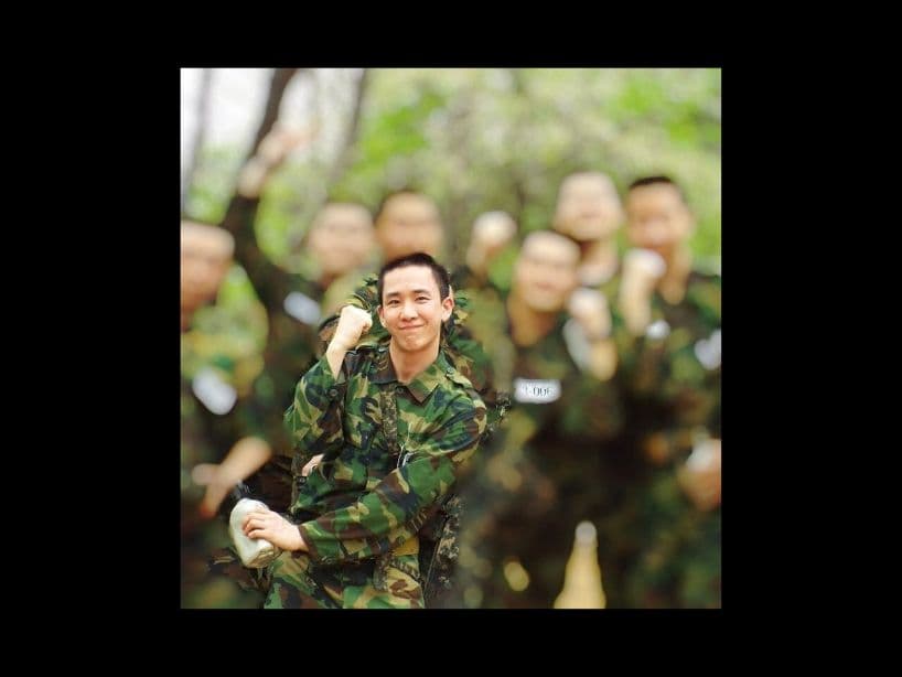 Jeon Hojoon, integrante de XENO-T comenzó su servicio militar el 30 de Abril; es obligatorio que antes de los 28 años, todos los hombre de Corea del Sur cumplan con ello.