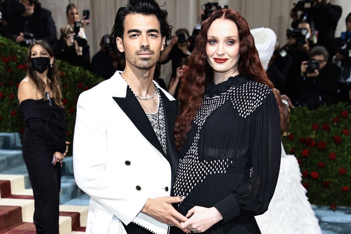 Joe Jonas y Sophie Turner en la MET Gala 2022: La actriz muestra su pancita de embarazo