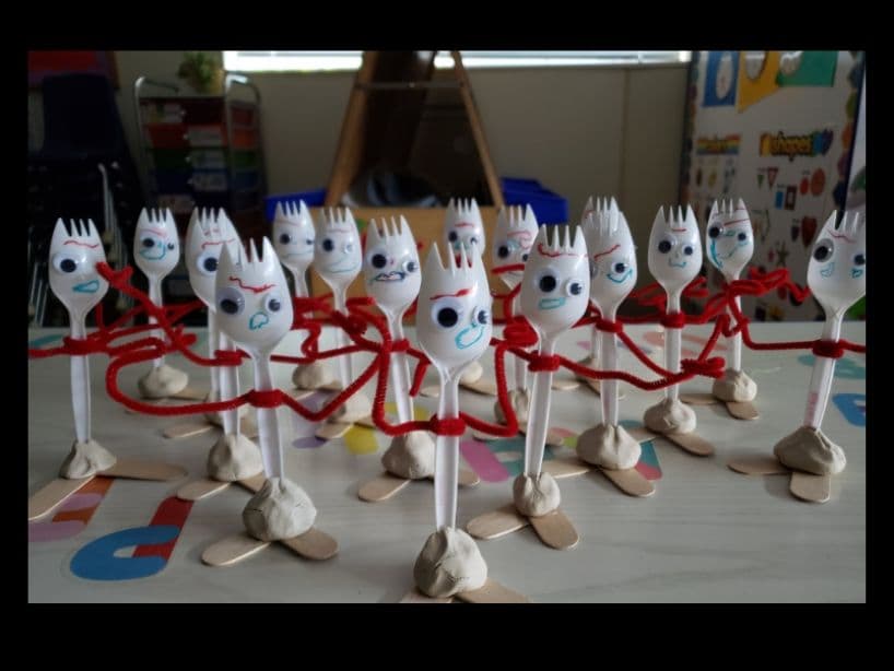 El juguete fue creado por Bonnie en su primer día de escuela.