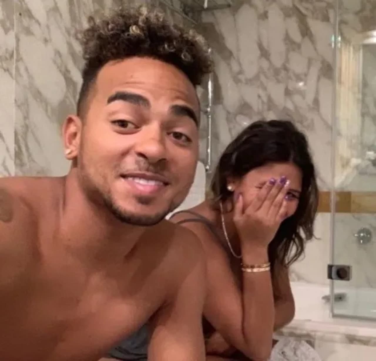 La foto que Instagram le censuró a Ozuna.