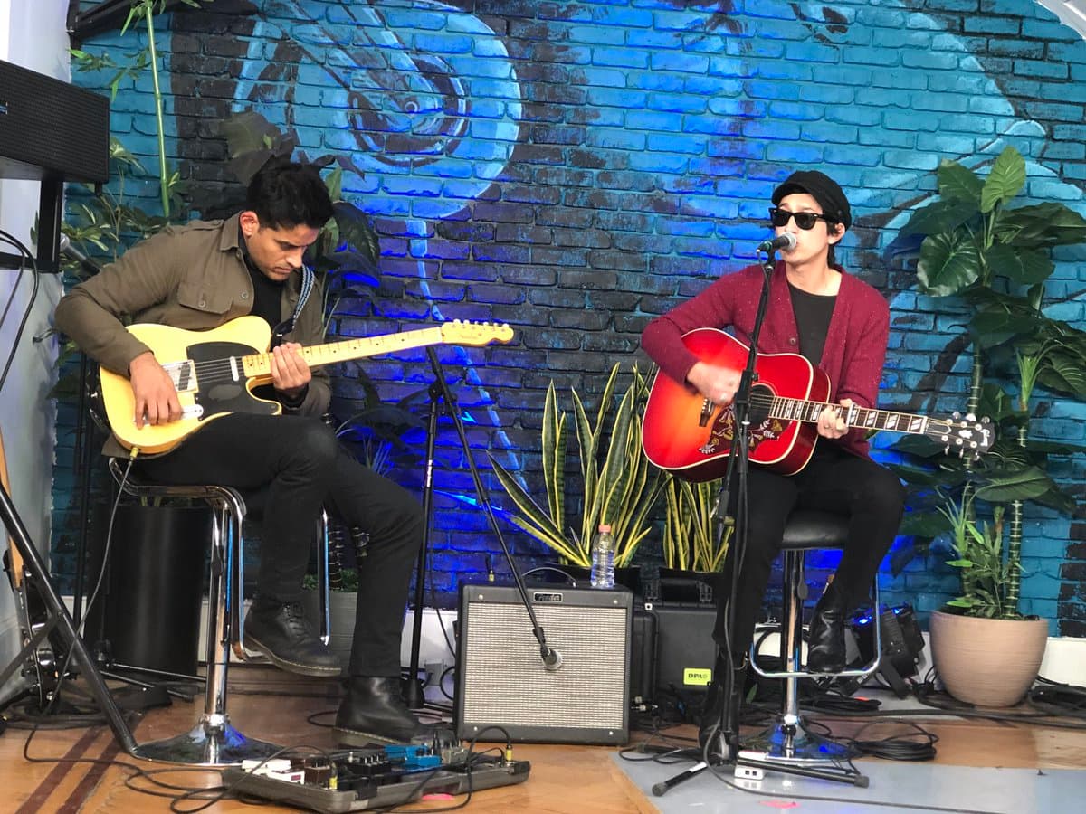 División Minúscula presentó temas en acústico