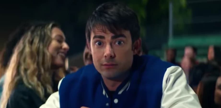 Bennett volvió a encarnar a 'Aaron' a 14 años del estreno de 'Chicas Pesadas'