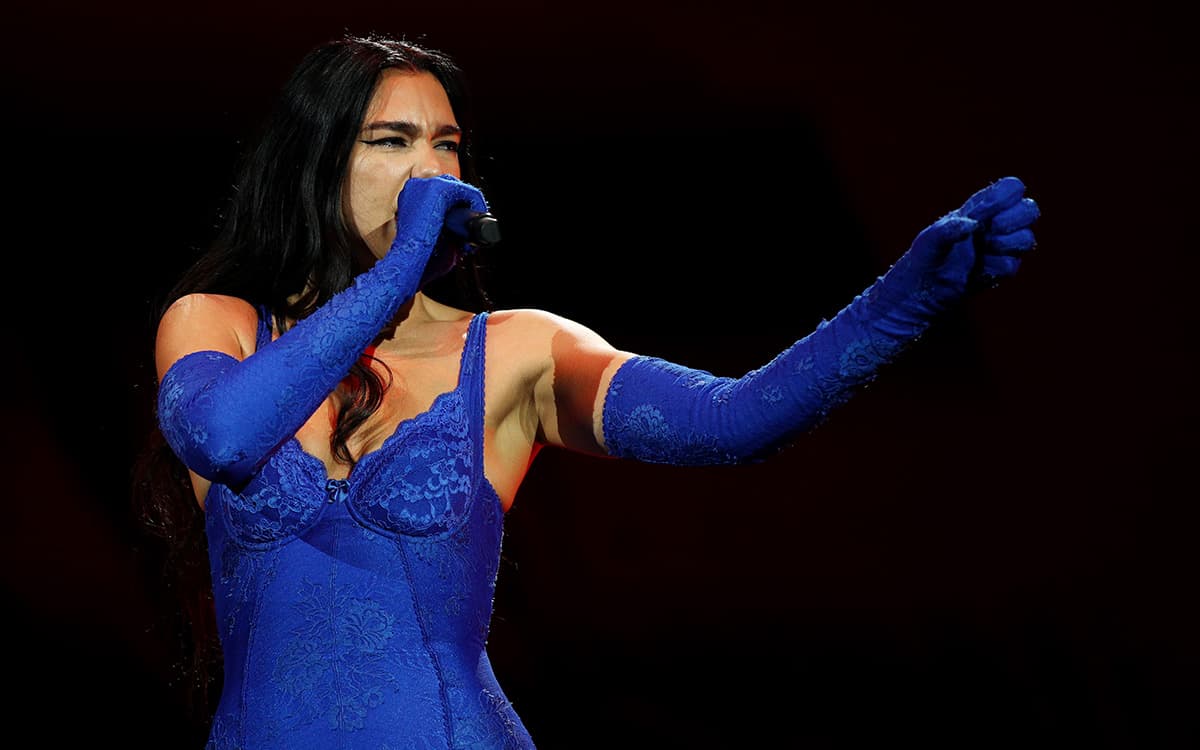 Dua Lipa dedica palabras de agradecimiento a Elton John tras su concierto