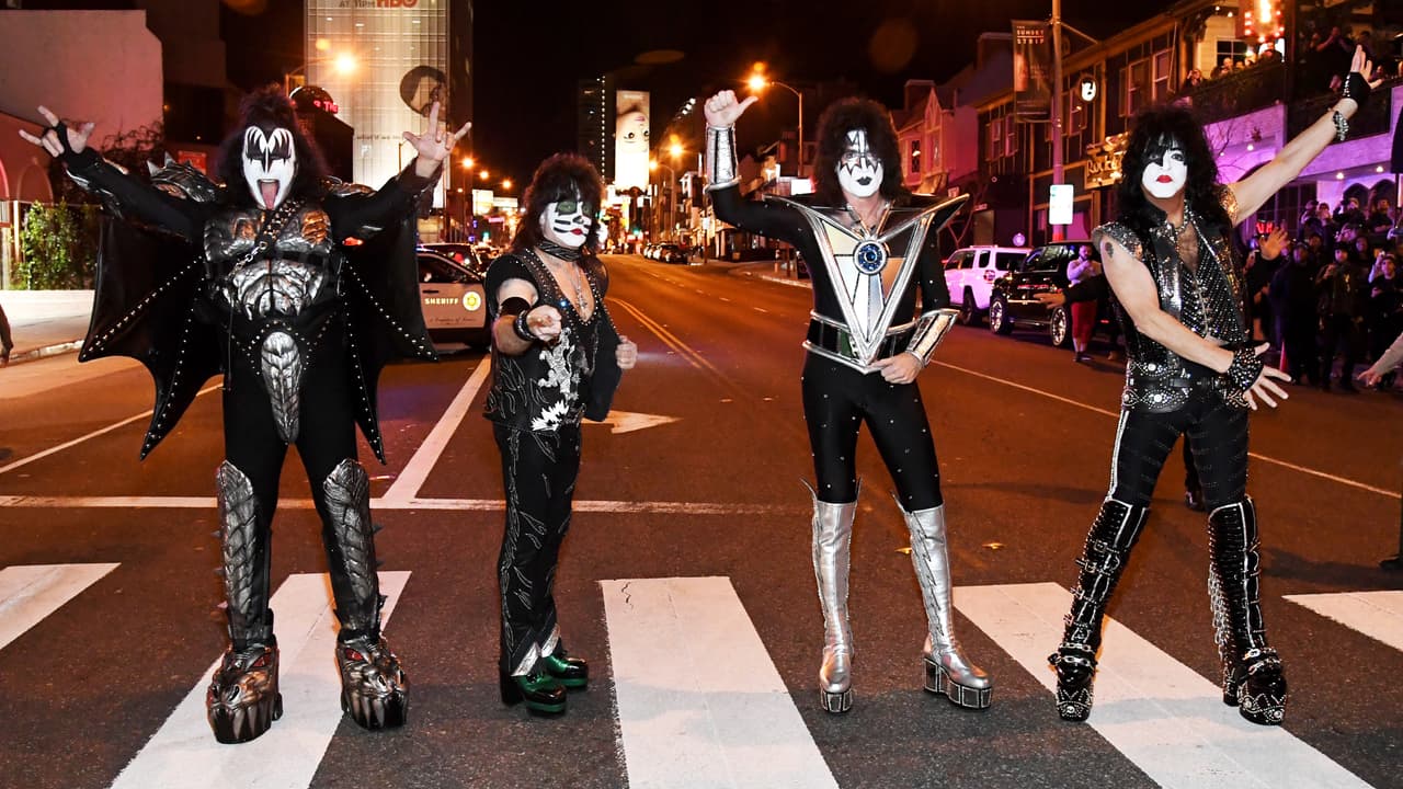 KISS a las afueras de Whisky A Go Go en Los Ángeles, California, 2019