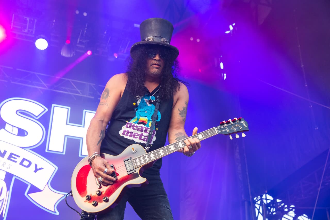 Slash trajo algo de rock al festival con su proyecto alterno a Guns N' Roses, Slash feat. Myles Kennedy and The Conspirators.