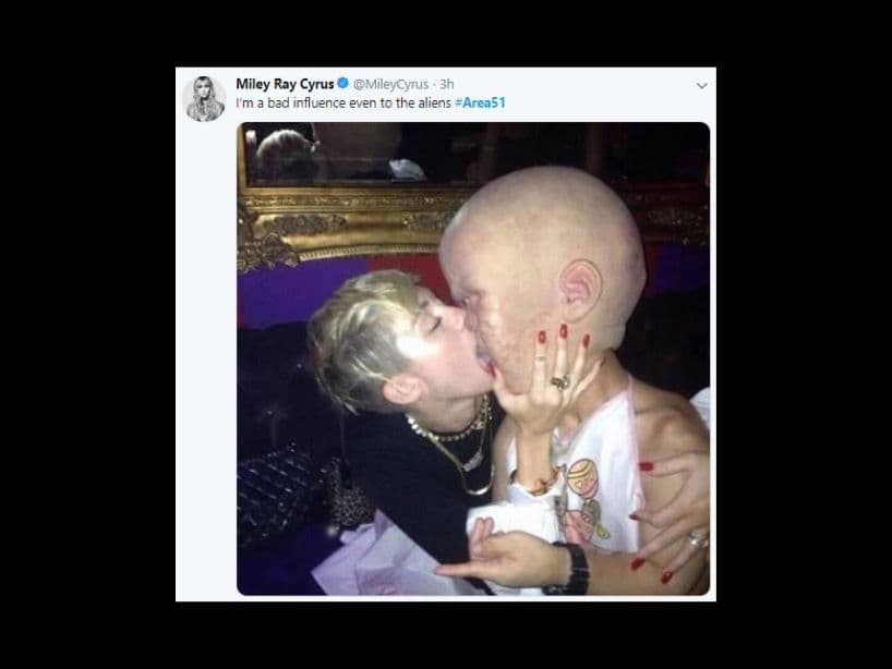 Además admitió que el rescaté puede terminar en una bella interplanetaria historia de amor.