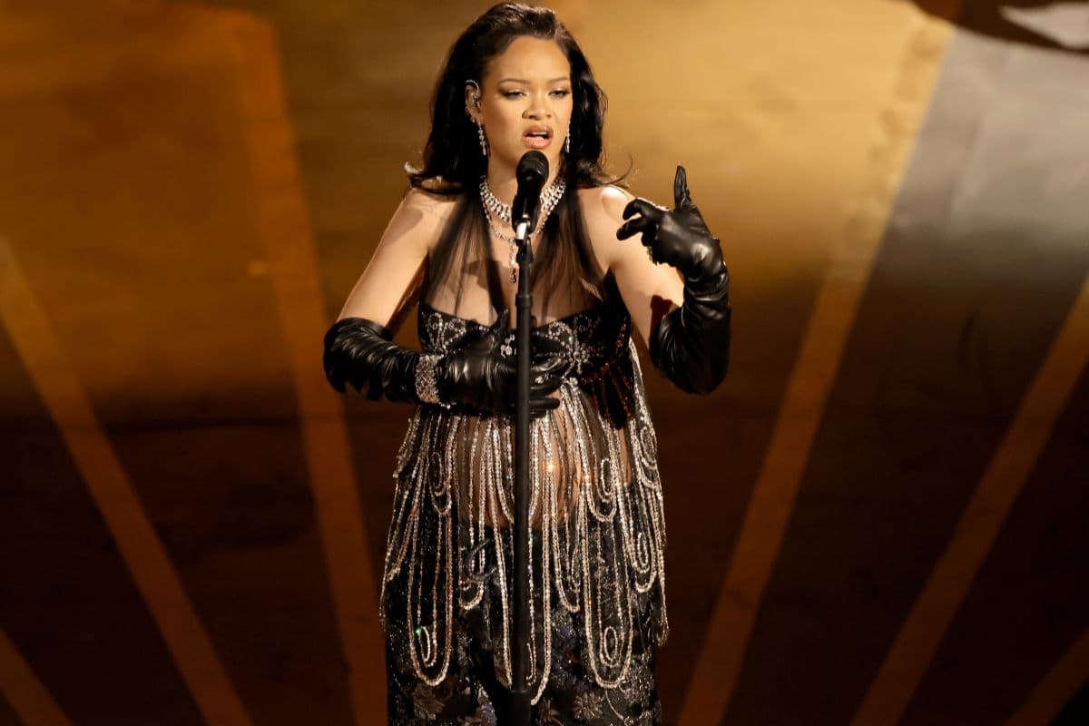 Rihanna interpreta 'Lift Me Up' en los Oscar 2023