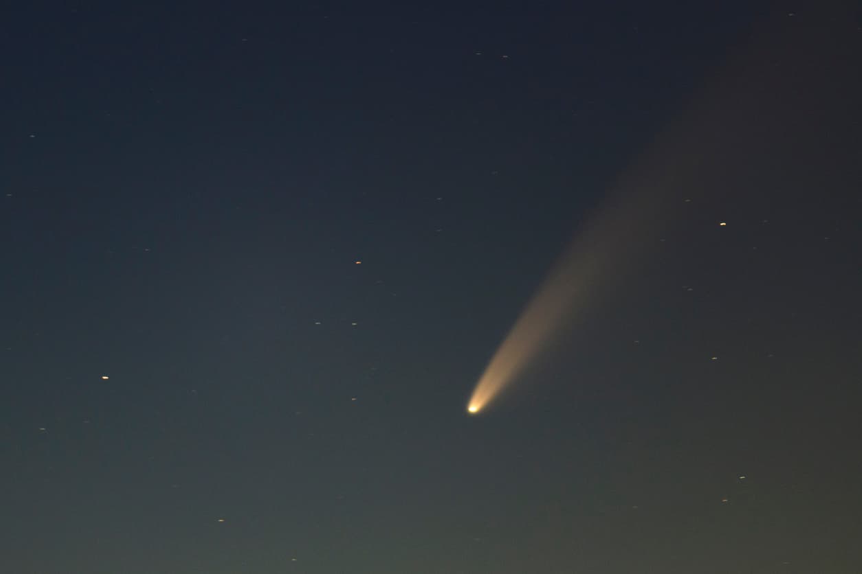 El cometa Neowise no volverá a ser visible hasta dentro de 6 mil 800 años y está pasando en estos momentos por nuestros cielos.