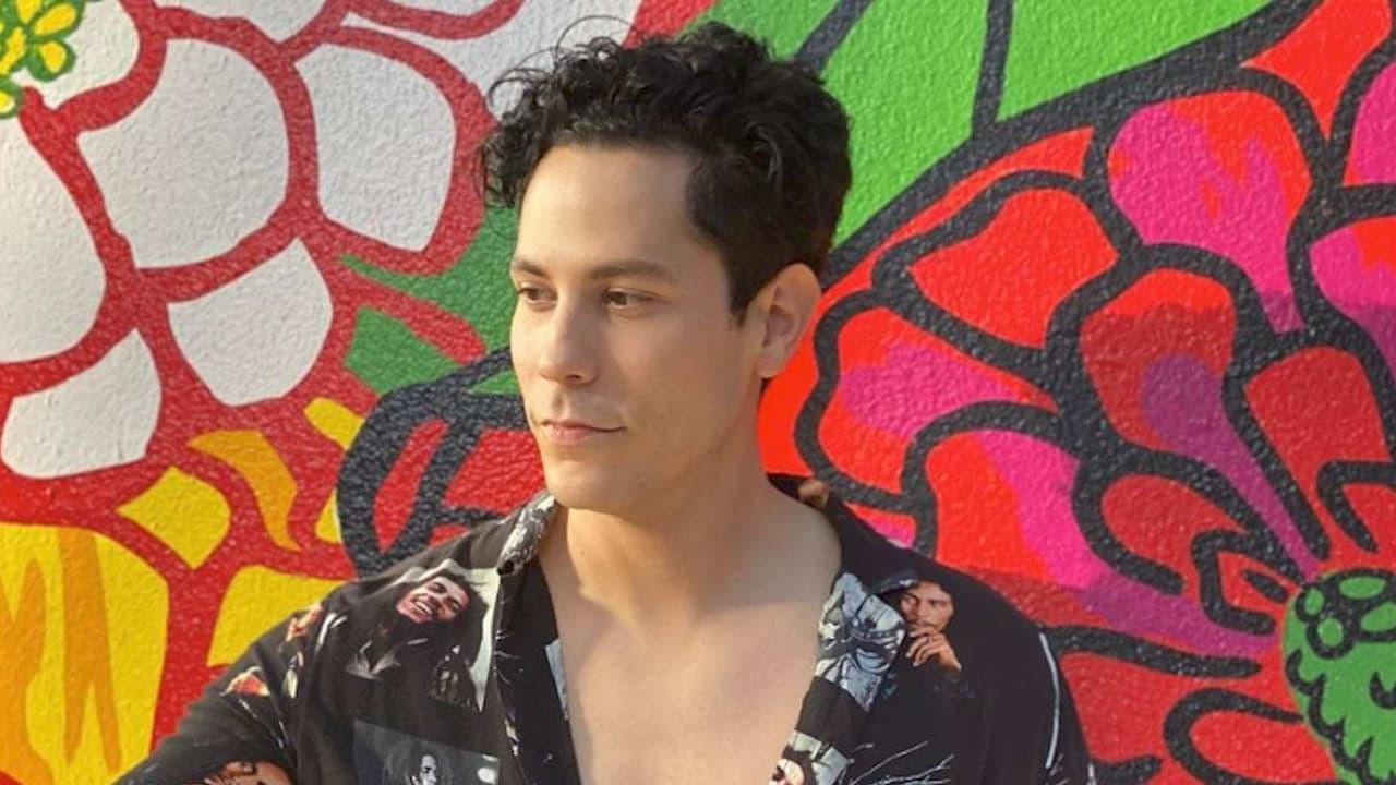 Christian Chávez bromea y presume su panza de embarazo usando el filtro de las ‘hermanas pingas’