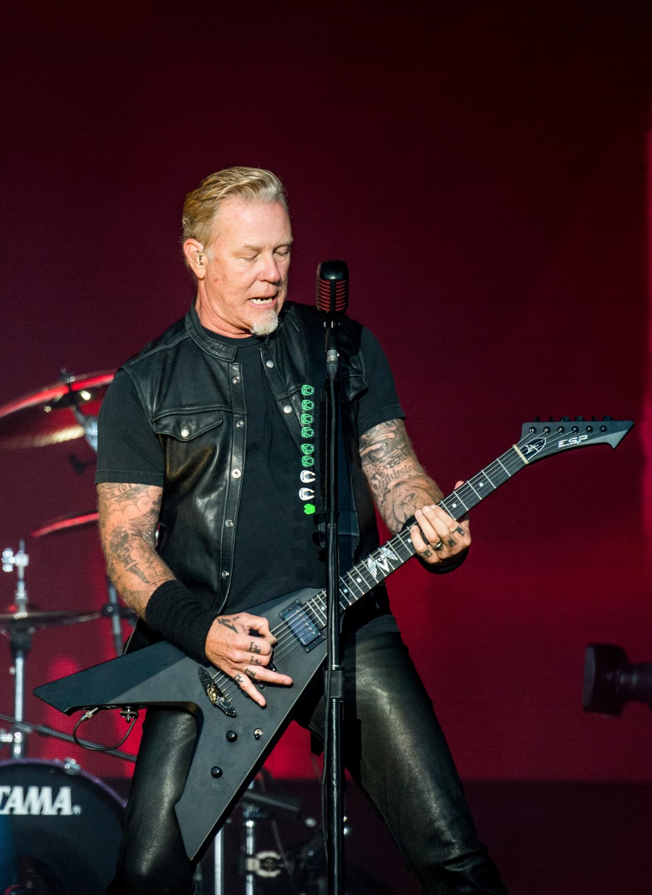 Vocalista de Metallica debutará como actor con Zac Efron