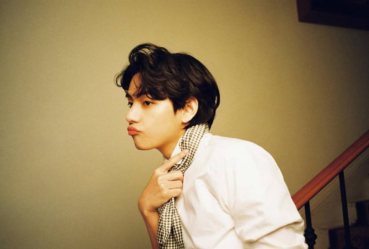 V de BTS.
