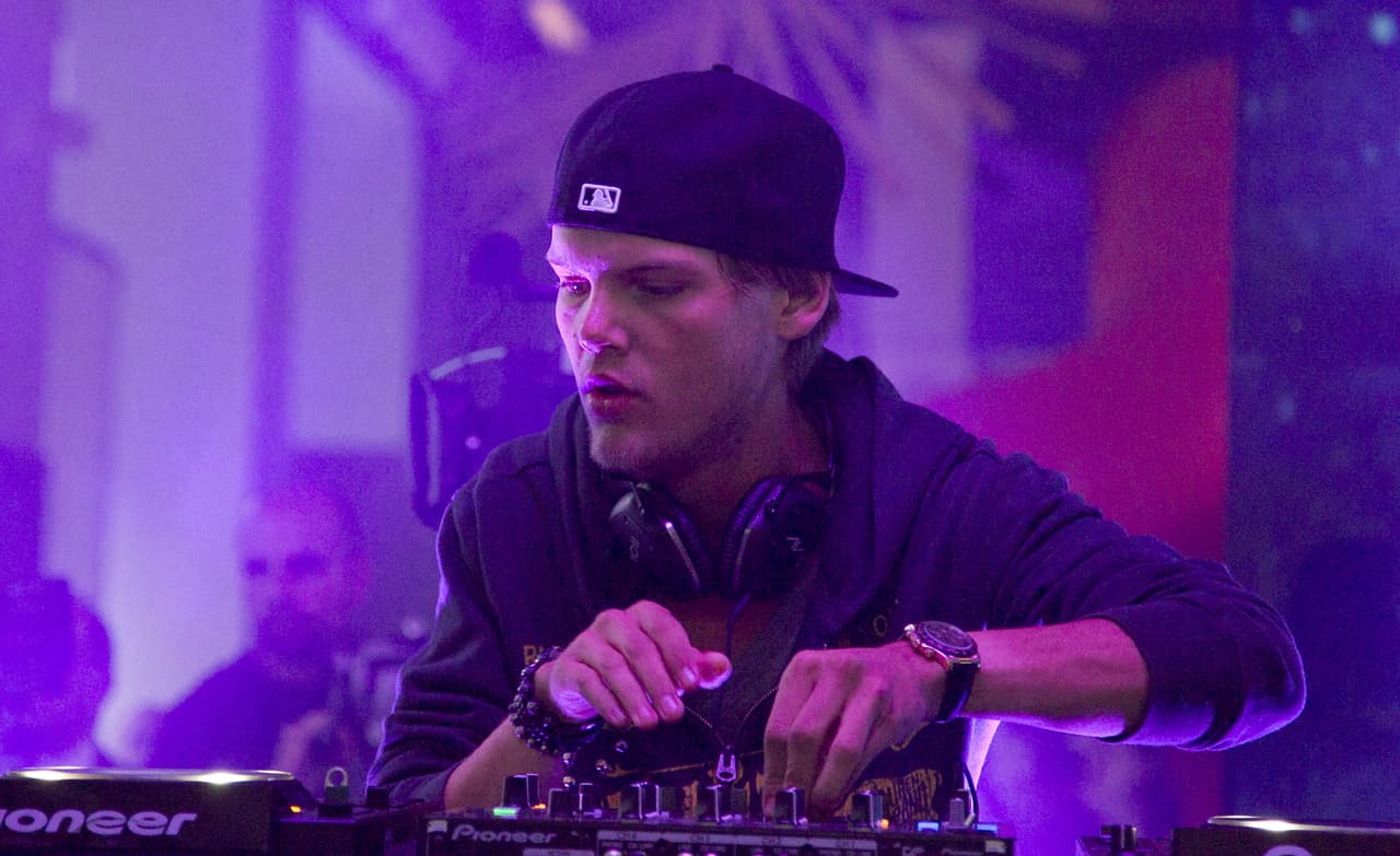 NEW YORK, NY - OCTOBER 01: Avicii performs at the MLB Fan Cave on October 1, 2013 in New York City. (Photo by Mike Lawrie/Getty Images)
