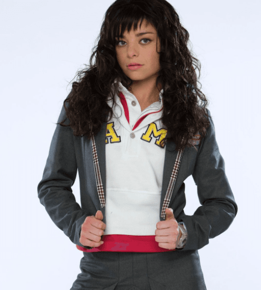 Fue en el 2009 cuando Violeta Isfel obtuvo el papel Antonella en 'Atrévete a Soñar', un personaje que, junto al grupo conocido como "Las Divinas", se dedicaban a hacerle la vida imposible a Patito (Danna Paola) y a sus amigos.