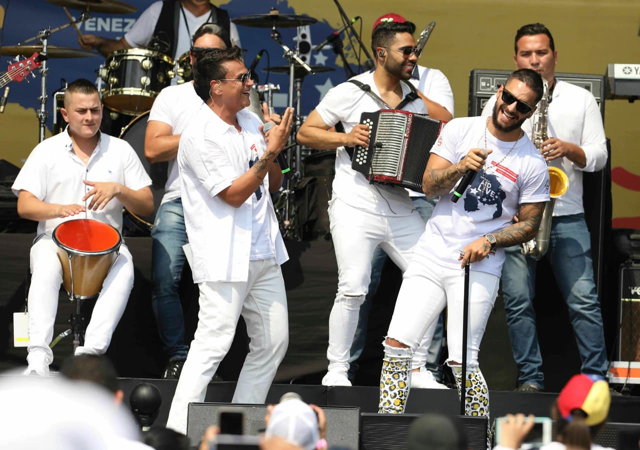 Maluma hizo del escenario una fiesta