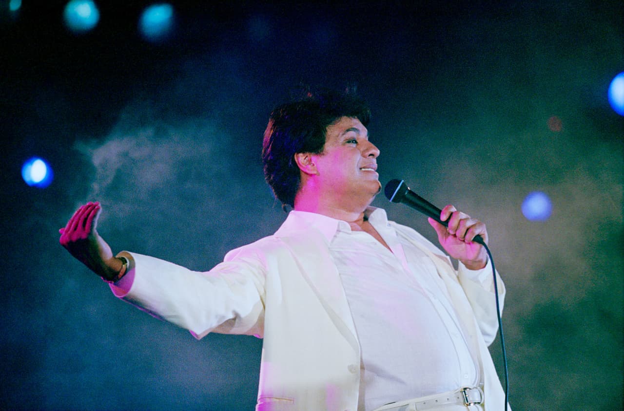 371733 04: International music star Juan Gabriel sings June 26, 2000 during a concert in Ciudad Juarez, Mexico. The concert was organized by the Revolutionary Institutional Party in the hope of drawing support to the PRI's candidate for presidency, Francisco Labastida. (Photo by Joe Raedle/Newsmakers)