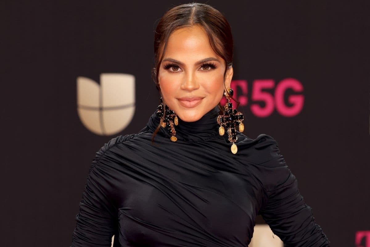 Natti Natasha en la alfombra roja de Premio Lo Nuestro 2022