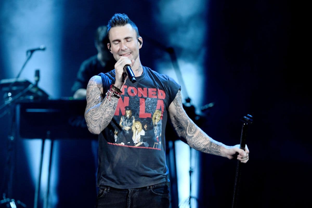 Adam Levine de Maroon 5 en el Super Bowl