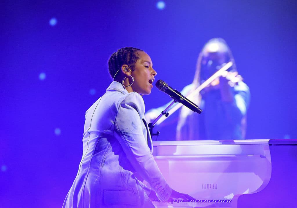 Alicia Keys se presenta en los BBMAs 2021