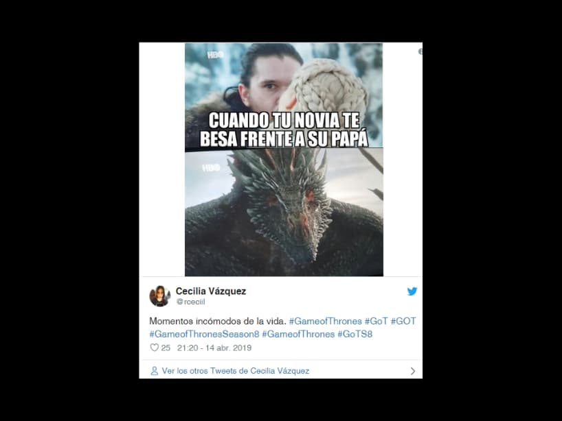 Los dragones, como los gatos y los suegros, mientras le estés dando un beso a su dueña o hija, no te dejarán de ver.