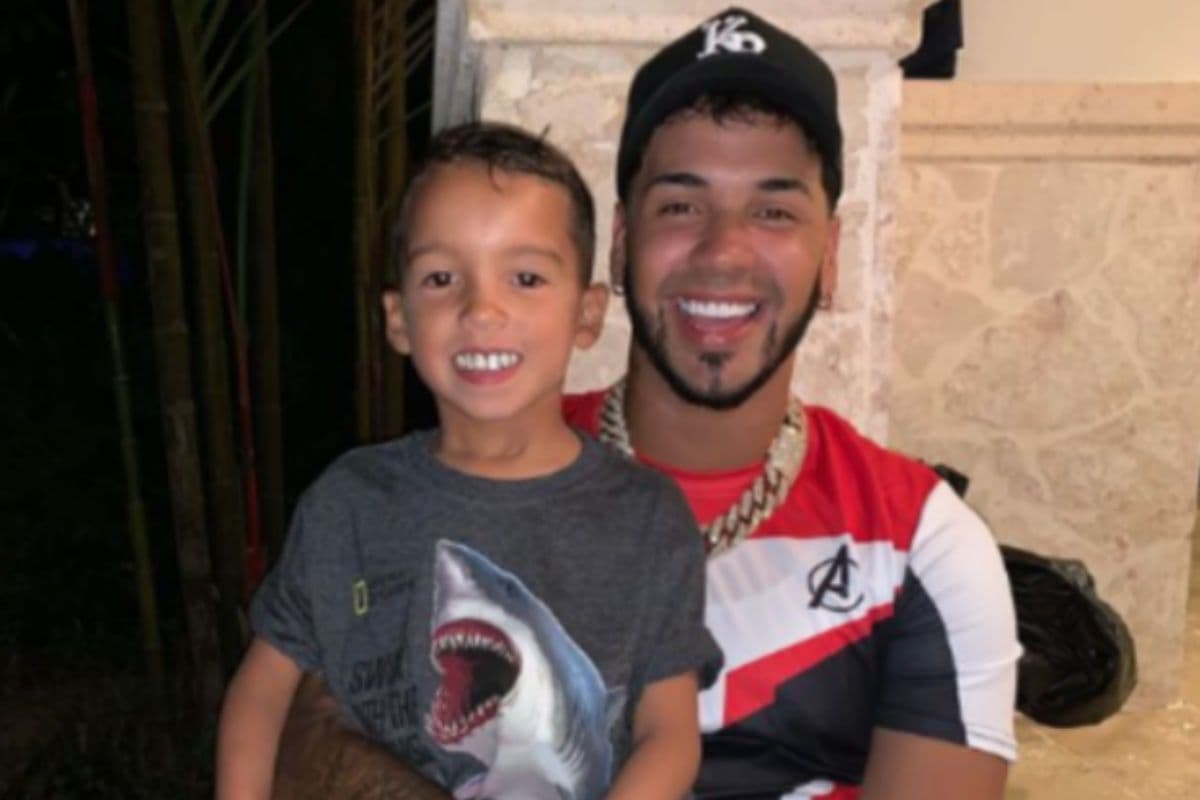 Anuel y su hijo pequeño, Pablo