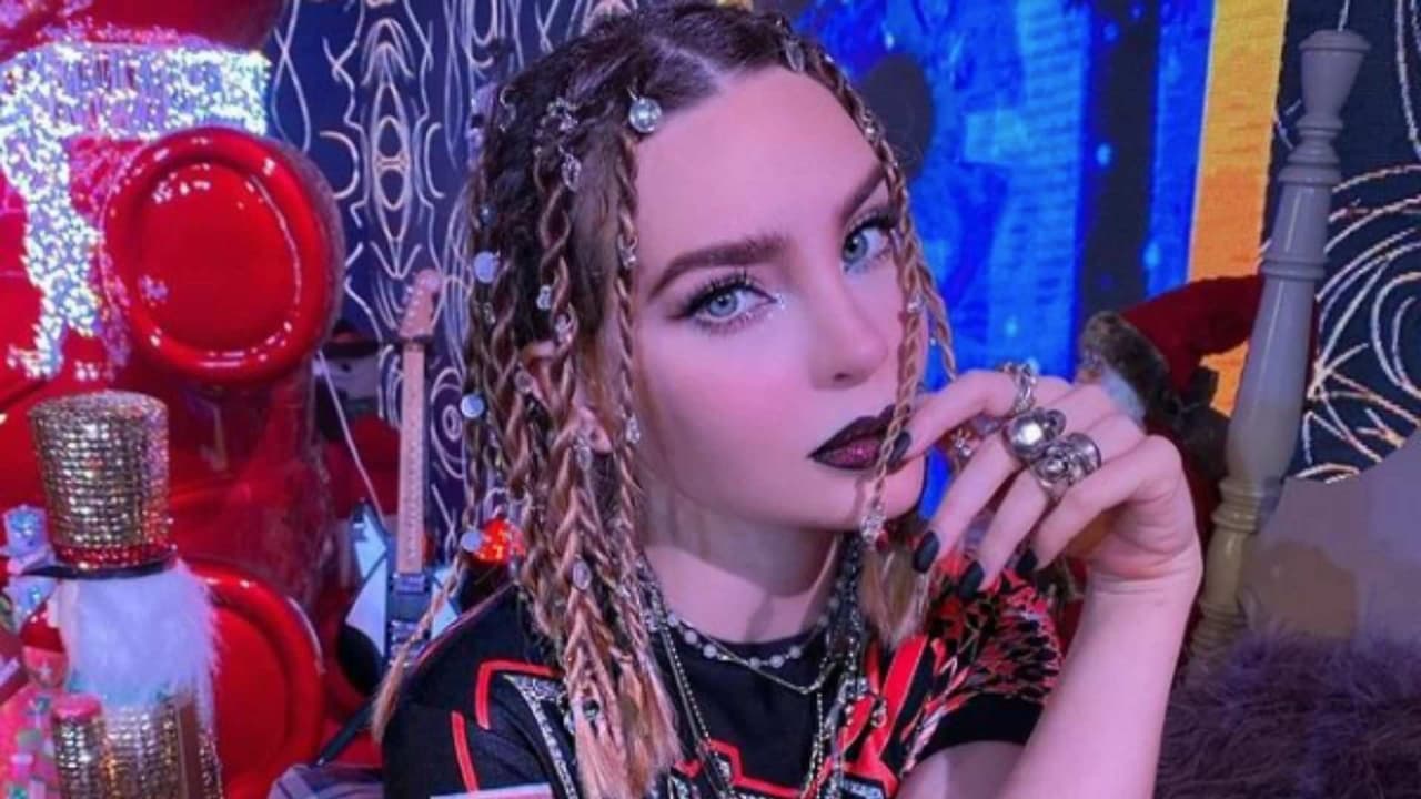 Belinda deslumbra con su figura al lucir diminuto traje de baño