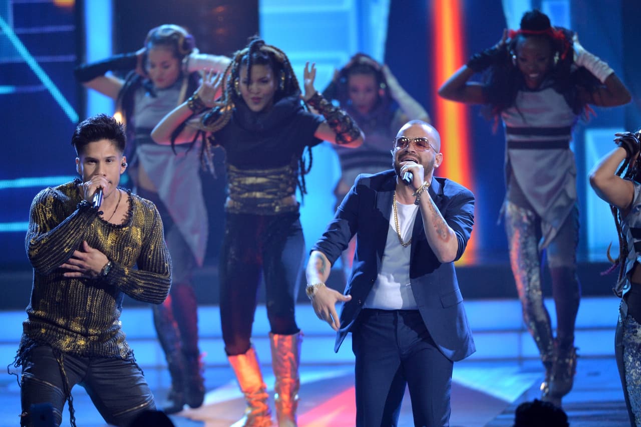 MIAMI, FL - FEBRUARY 18: Chino Y Nacho perform onstage during Univision's 28th Edition of Premio Lo Nuestro A La Musica Latina on February 18, 2016 in Miami, Florida. (Photo by Rodrigo Varela/Getty Images For Univison Communications)