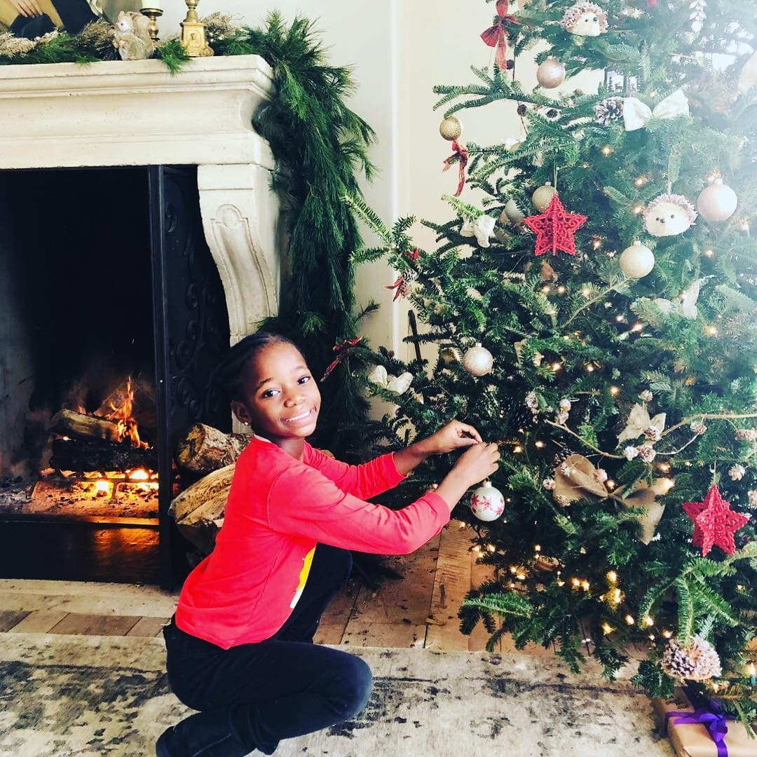 Madonna compartió el momento en el que una de sus gemelas decora el arbol