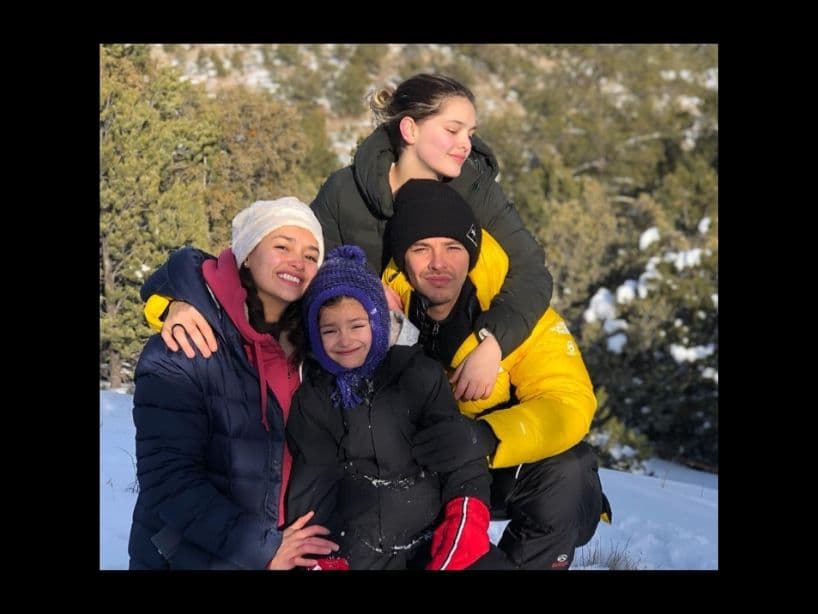 La pequeña Noah se une a la familia Huerta; en esta foto, su tío Jesse posa con su esposa e hijas.