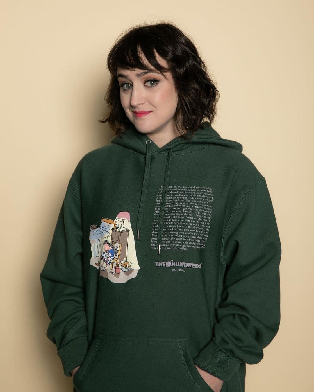 A pesar de sus esporádicas apariciones en series, Mara Wilson dejó Hollywood y escribió un libro donde cuenta cómo vivió el proceso de convertirse en una estrella del cine hasta dejar la industria. 
<i>Where Am I Now? True Stories of Girlhood and Accidental Fame</i>, es el título de su obra.