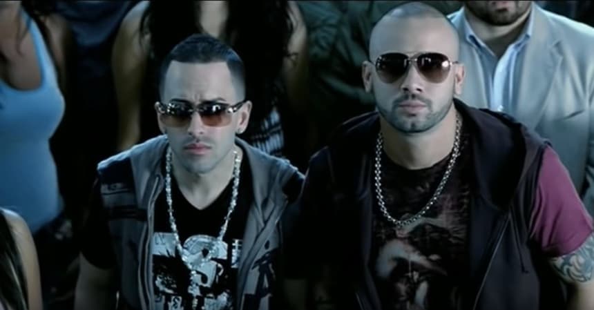 Wisin y Yandel tienen años en el negocio de la música, para 2010 tenían más de 10 años trabajando juntos y siete álbumes de estudio. Fue tres años después del inicio de esta década que los cantantes se separaron para emprender carreras por separado.