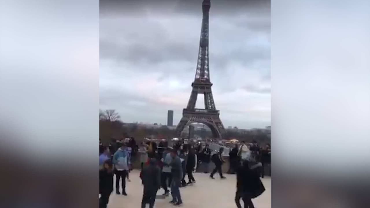 Mexicanos bailan ‘La Chona’ frente a la Torre Eiffel en París y se vuelven virales