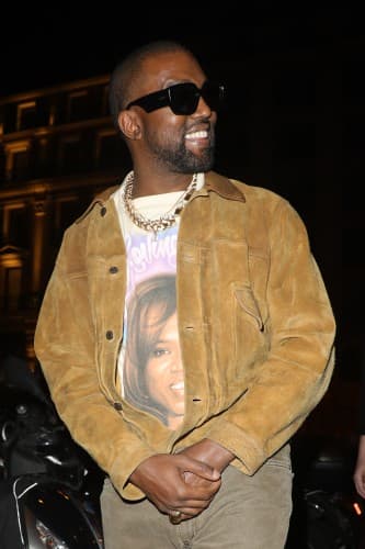 Durante este drama, Kanye West decidió irse a su rancho ubicado en Wyoming, mismo estado donde la teoría que circula en Internet, asegura que el rapero tuvo una relación con Jeffree Star, a espaldas de Kim Kardashian.